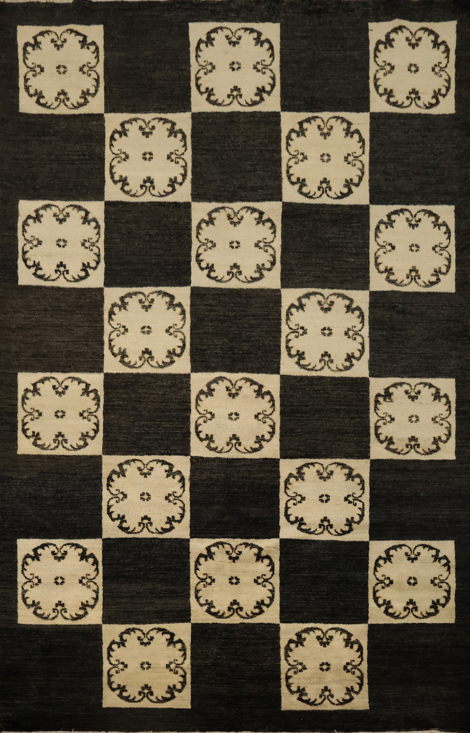 Modern black and Cream floral checkered rug for living rooms 6x8