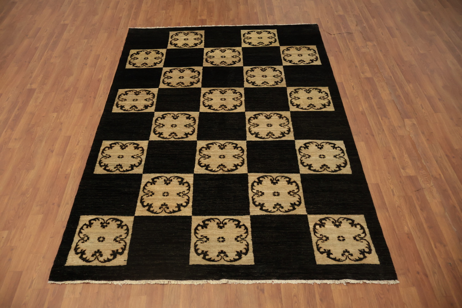 Modern black and Cream floral checkered rug for living rooms 6x8