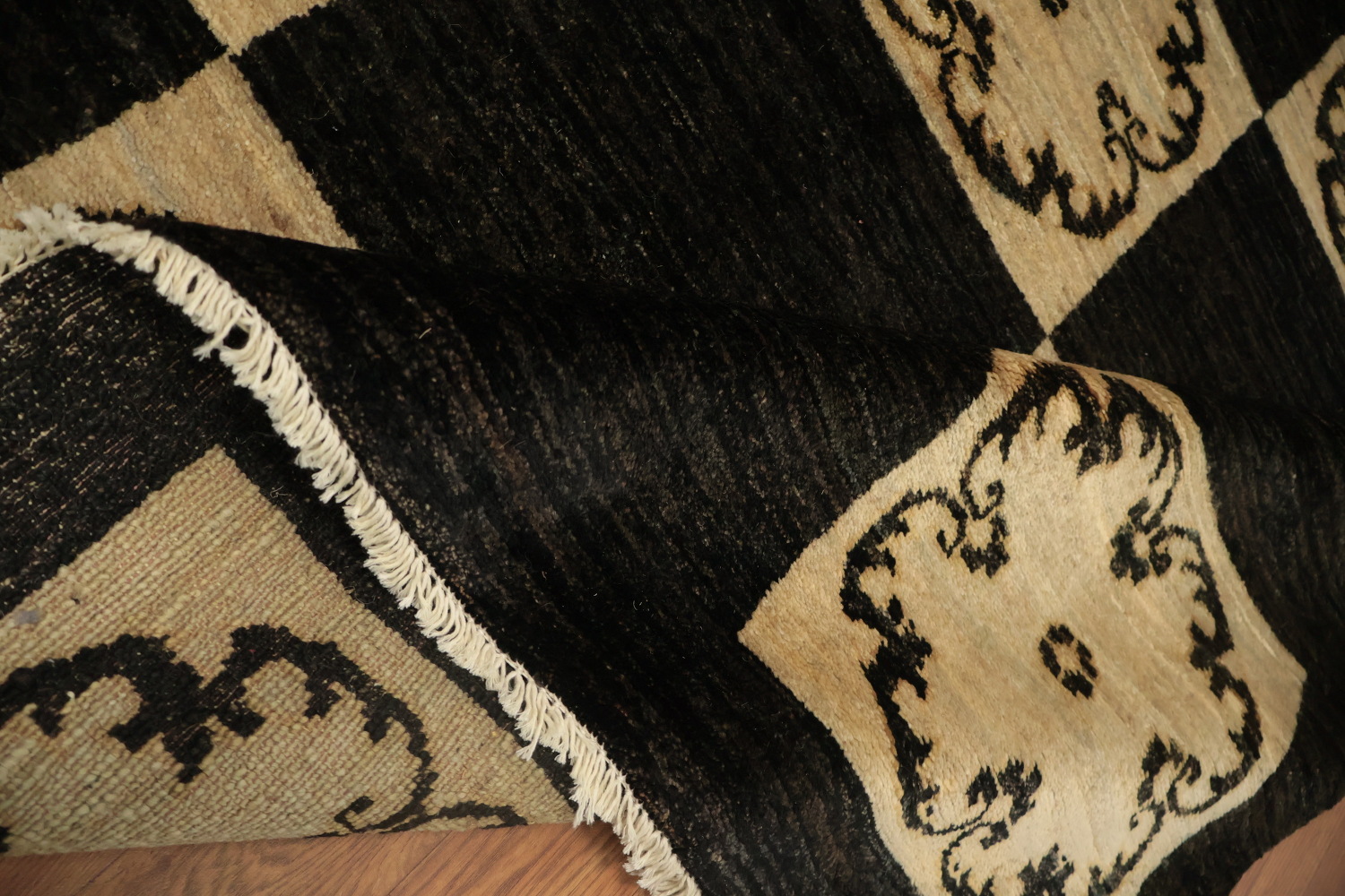 Modern black and Cream floral checkered rug for living rooms 6x8
