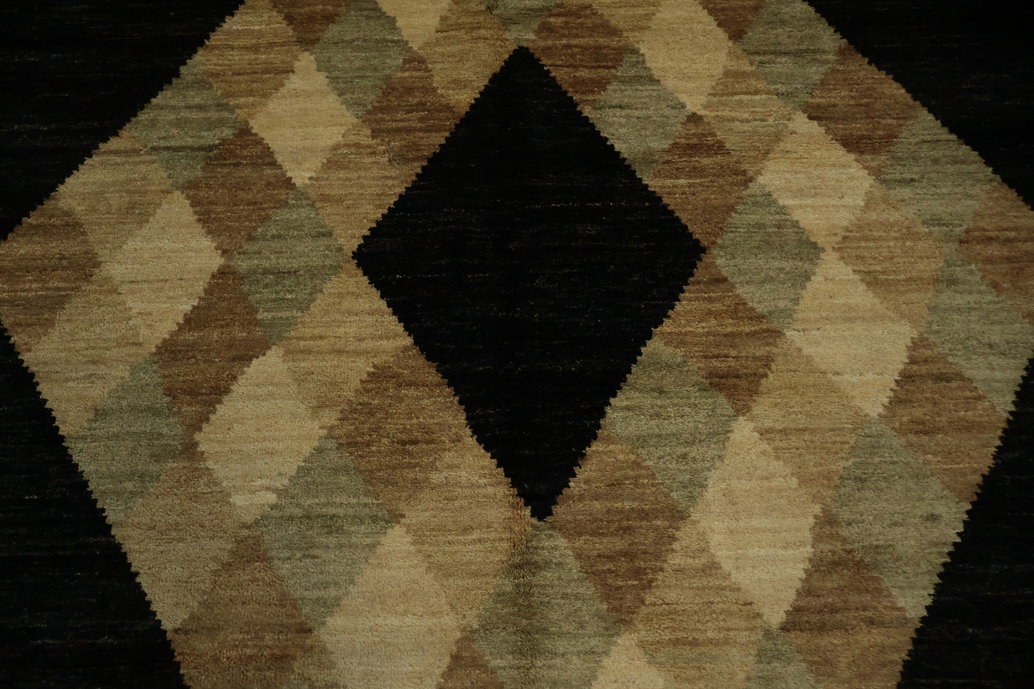 Bold Diamond Motif in Luxurious Black Gabbeh Area Rug 6x8