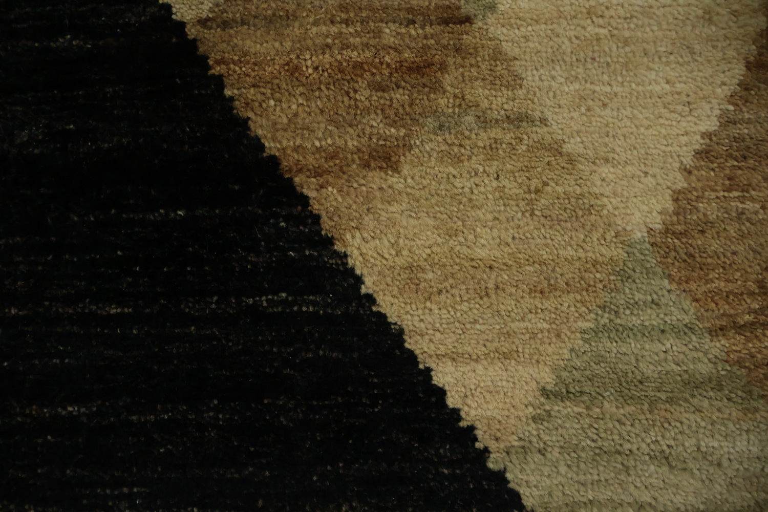 Bold Diamond Motif in Luxurious Black Gabbeh Area Rug 6x8