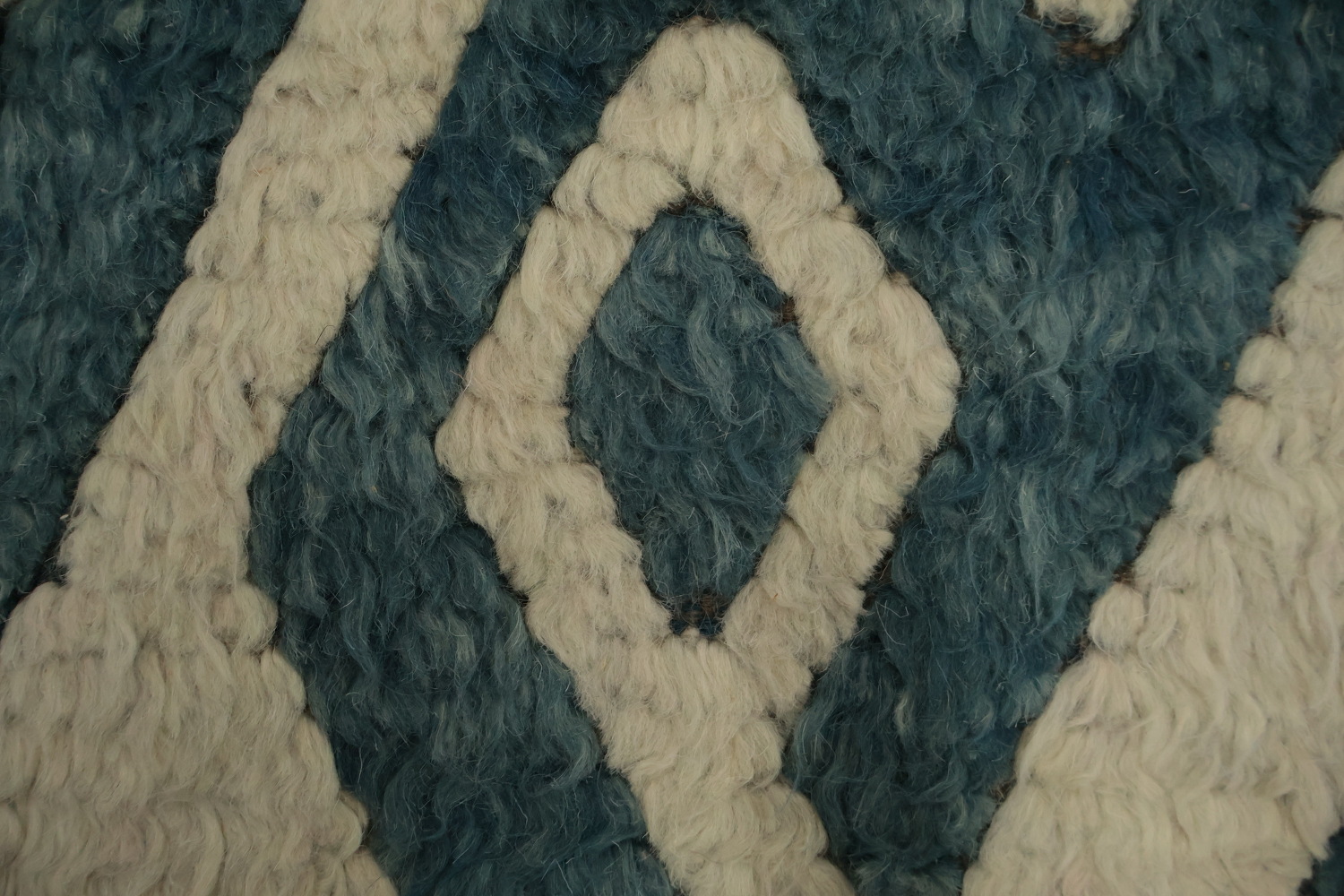 Ivory/ Blue Moroccan Shaggy Area Rug 9x11