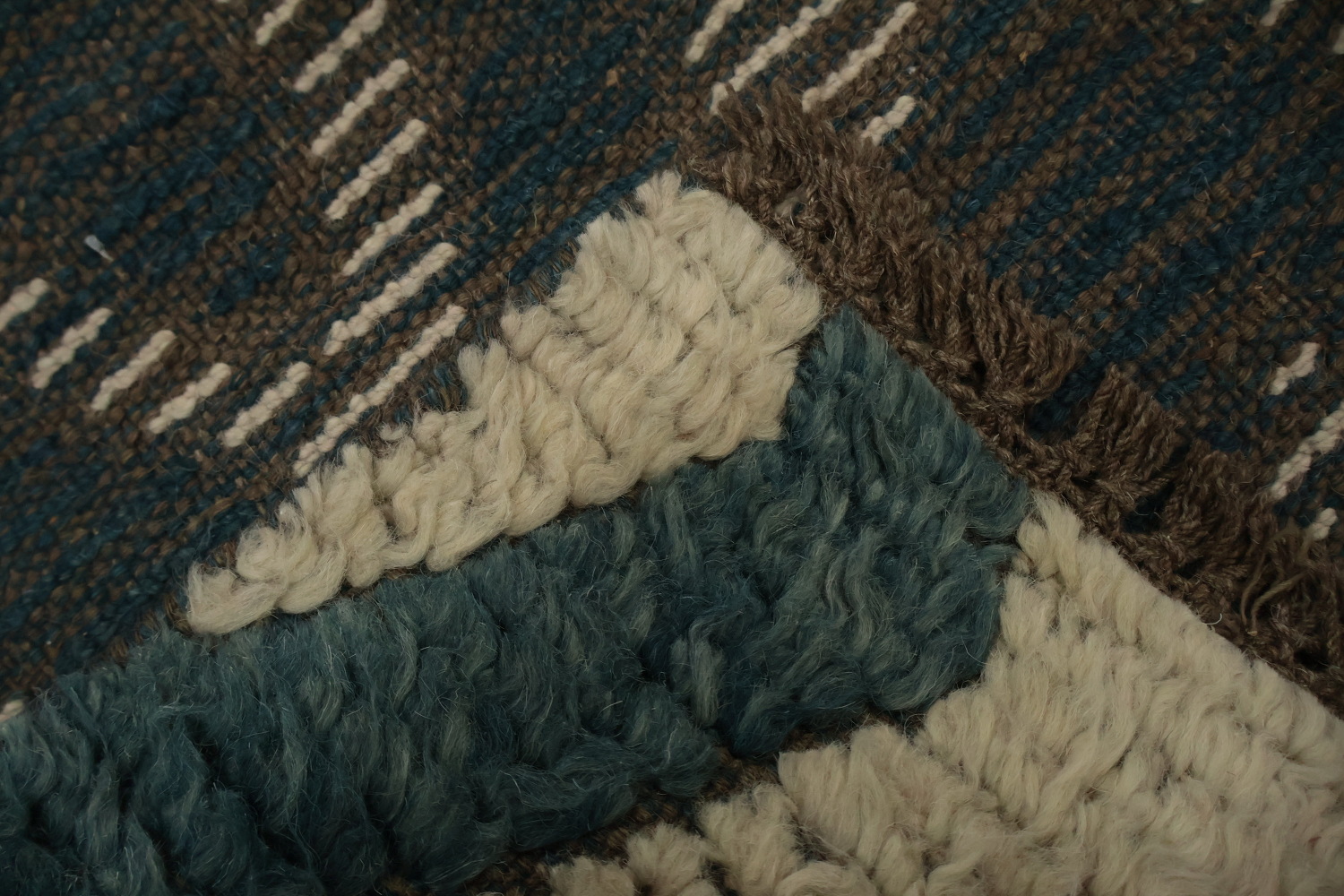 Ivory/ Blue Moroccan Shaggy Area Rug 9x11