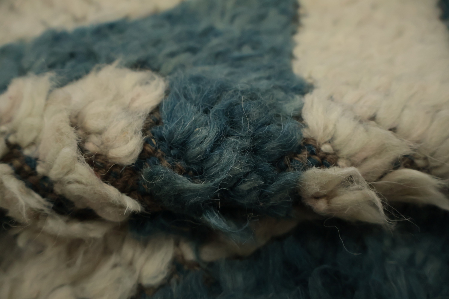Ivory/ Blue Moroccan Shaggy Area Rug 9x11