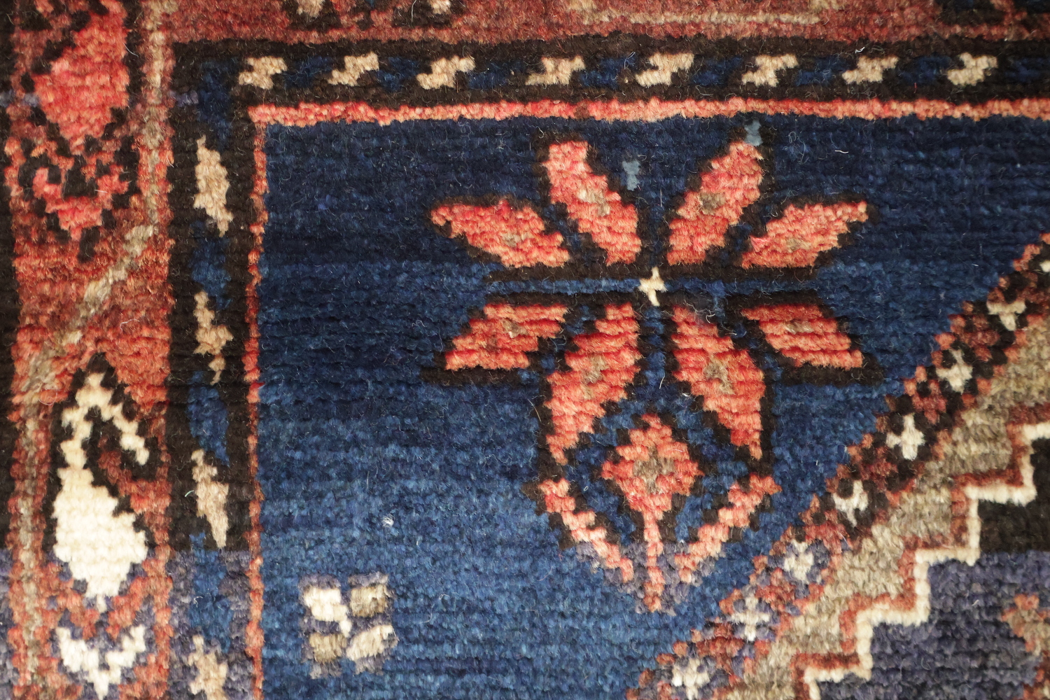 Geometric Hamedan Persian Runner Rug 4x10