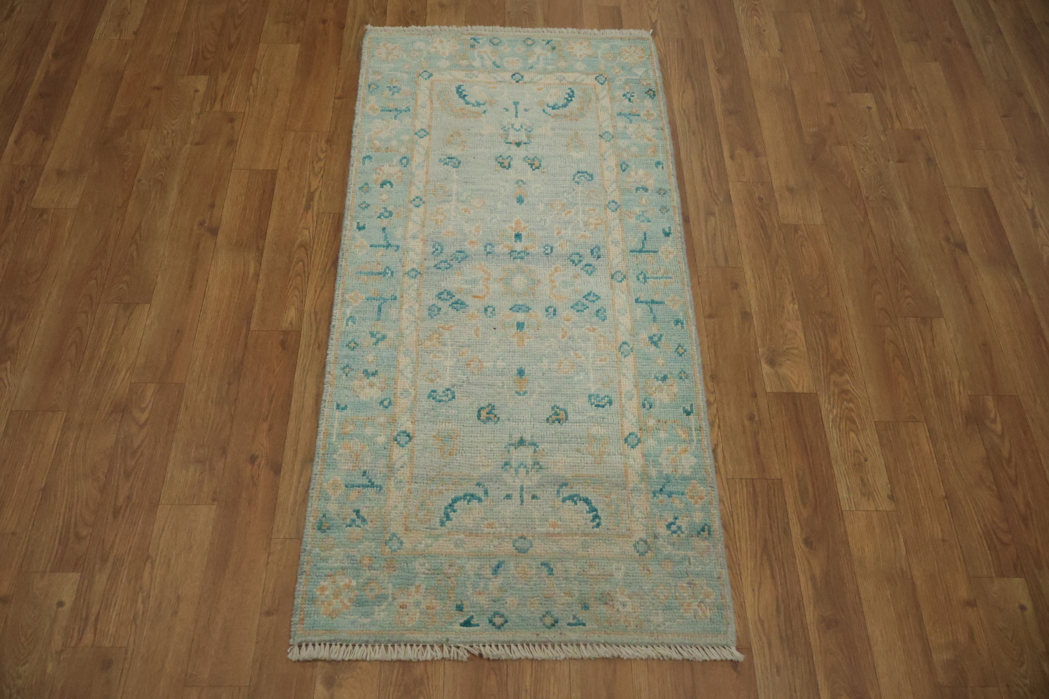 Elegant Vintage-Style Rug in Soft Blue & Beige Tones for Any Room 2x4