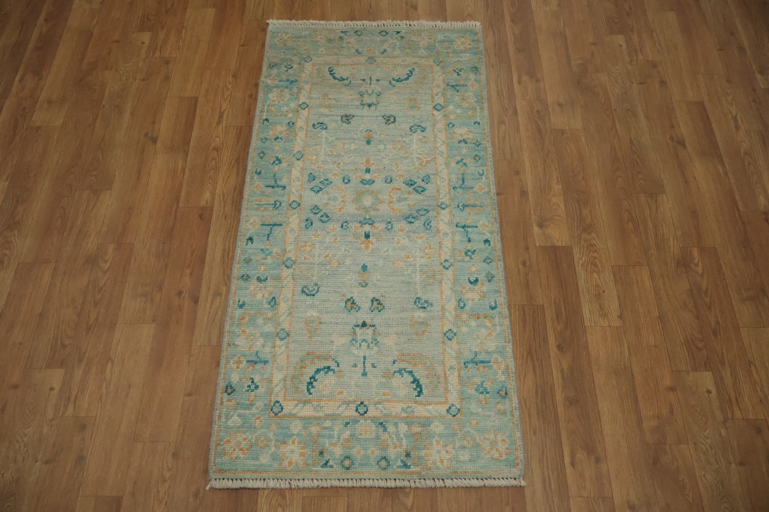 Elegant Vintage-Style Rug in Soft Blue & Beige Tones for Any Room 2x4