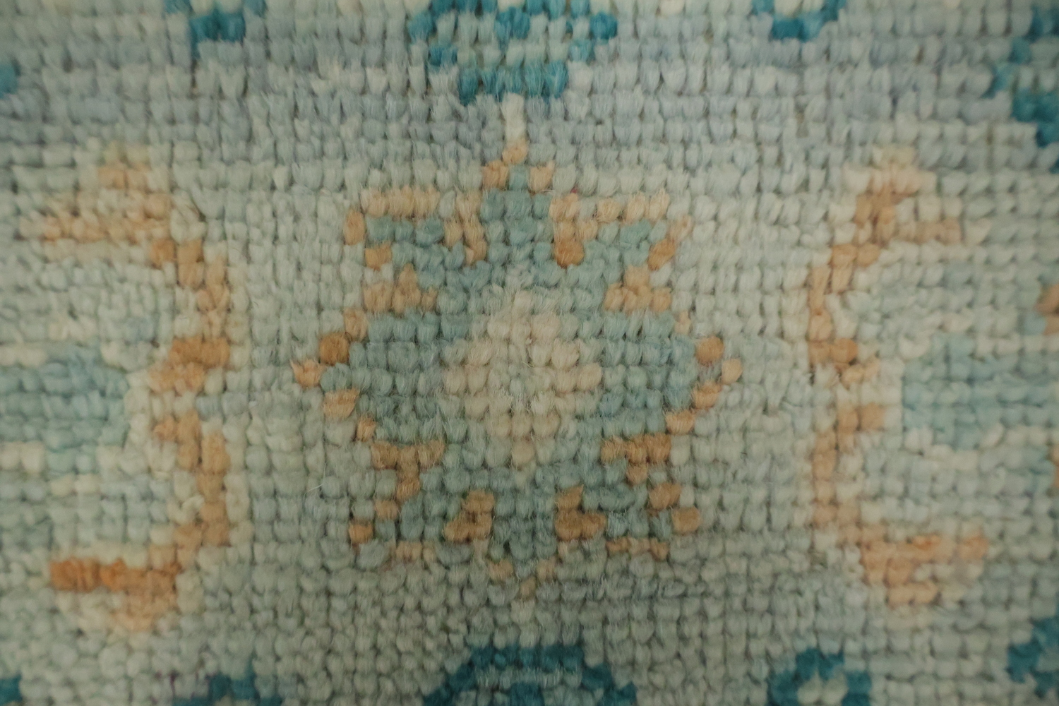 Elegant Vintage-Style Rug in Soft Blue & Beige Tones for Any Room 2x4