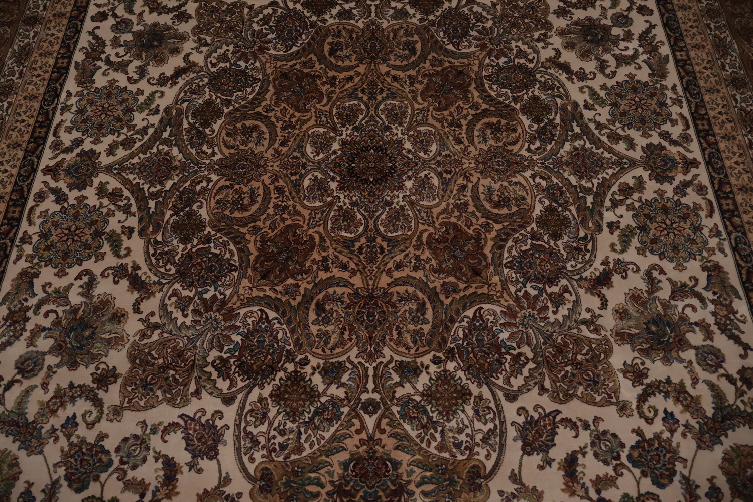 Exquisite Qum Area Rug 7x10 with Captivating Detailed Symmetry