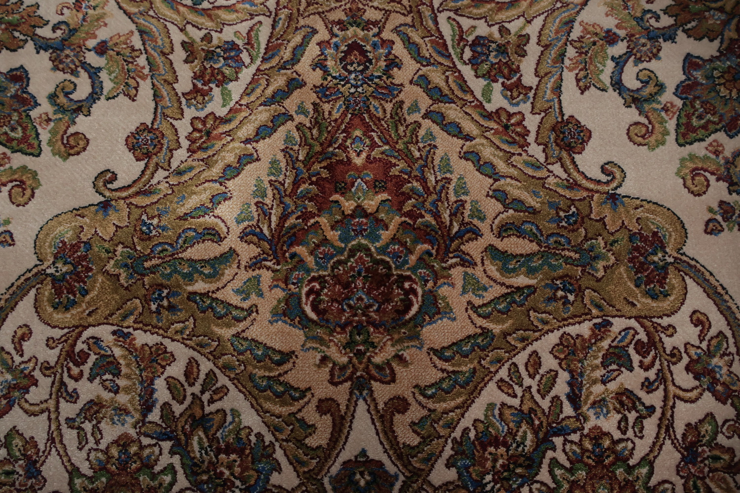 Exquisite Qum Area Rug 7x10 with Captivating Detailed Symmetry