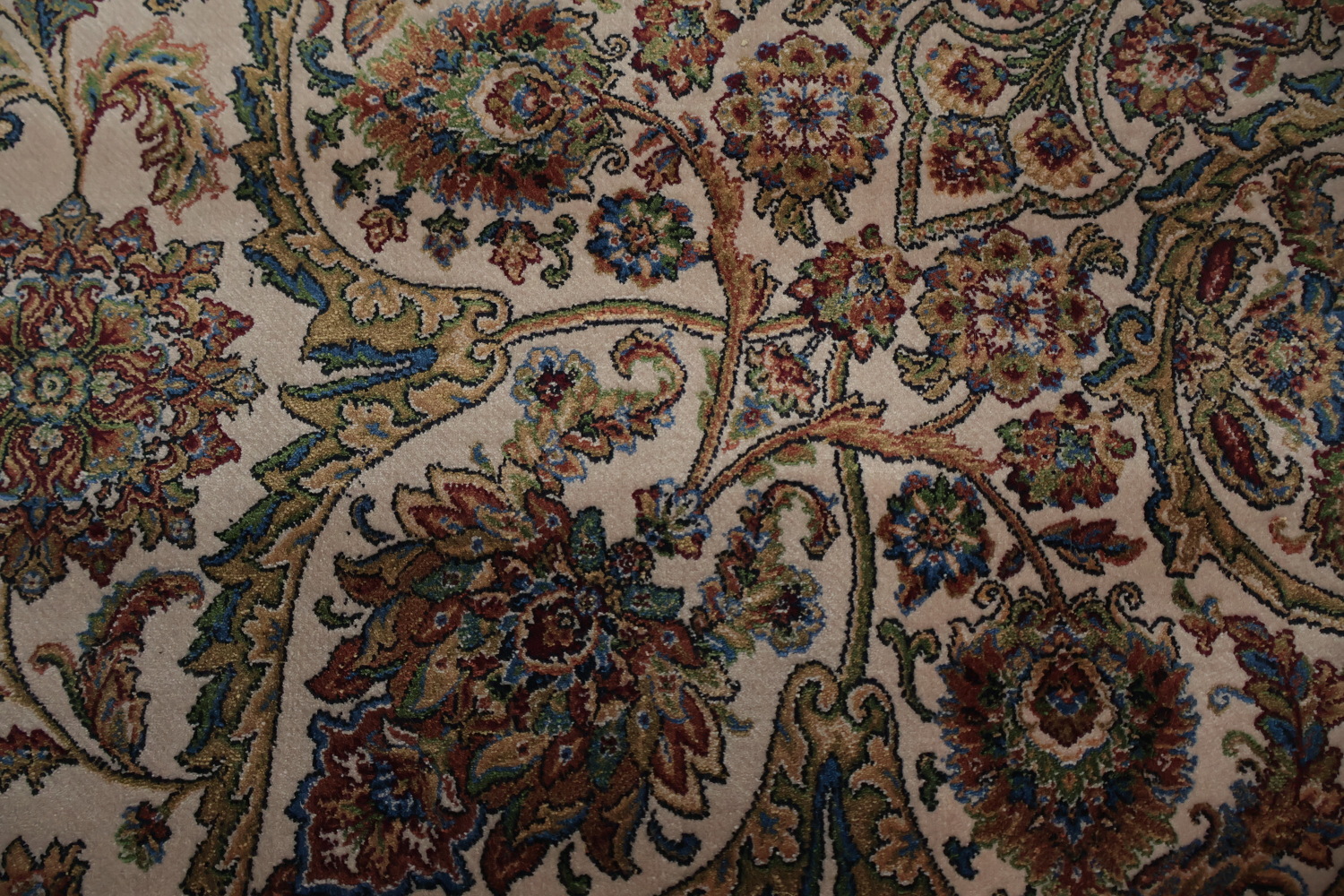 Exquisite Qum Area Rug 7x10 with Captivating Detailed Symmetry