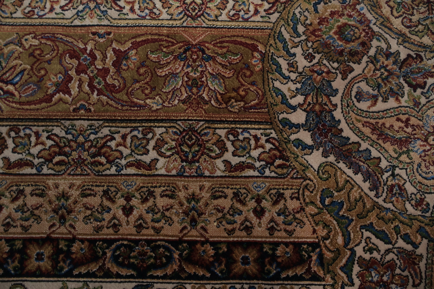 Exquisite Qum Area Rug 7x10 with Captivating Detailed Symmetry