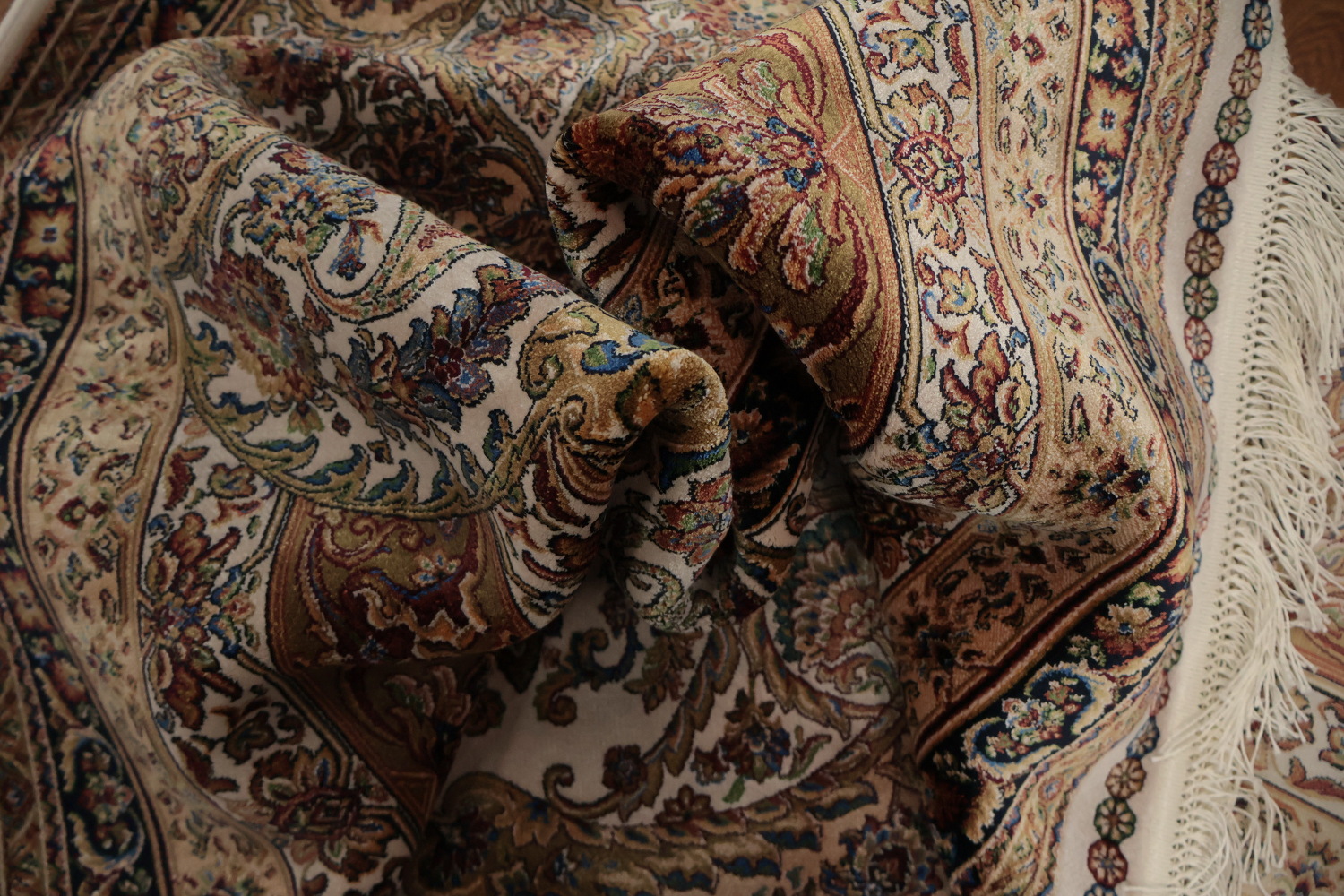 Exquisite Qum Area Rug 7x10 with Captivating Detailed Symmetry