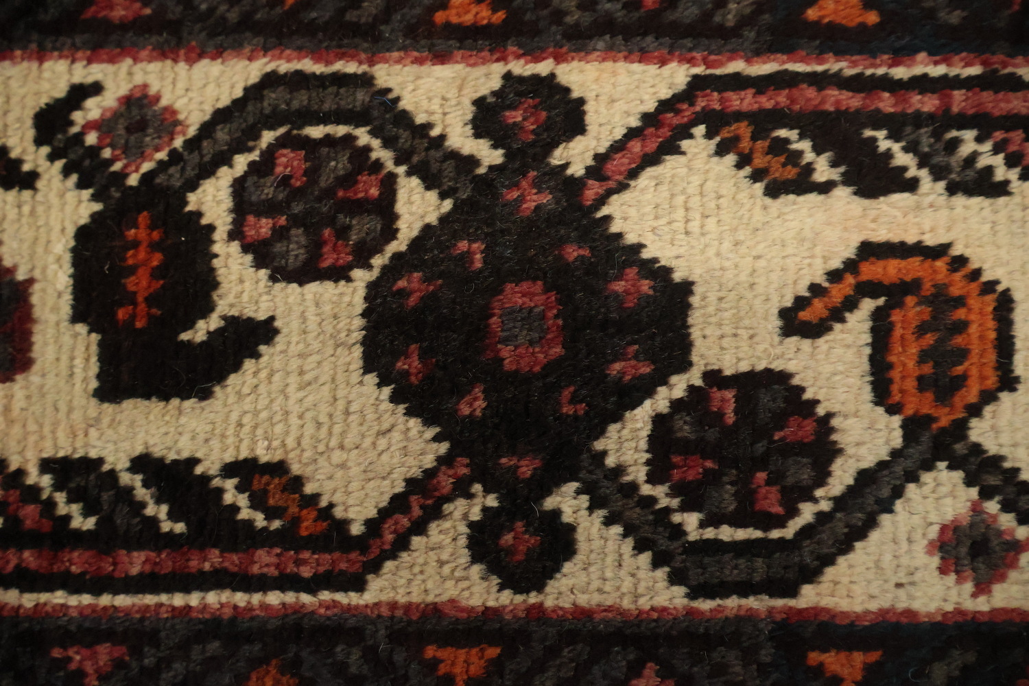 Bold Persian Shiraz Tribal Area Rug with Classic Diamond Pattern 7x10