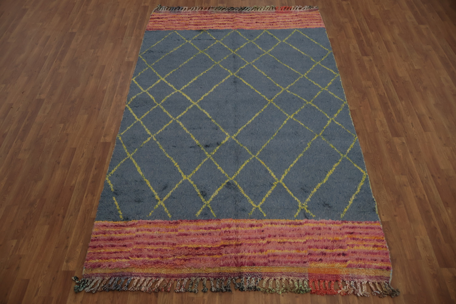 Chic Moroccan Area Rug 6x10 Contrasting Border Accents