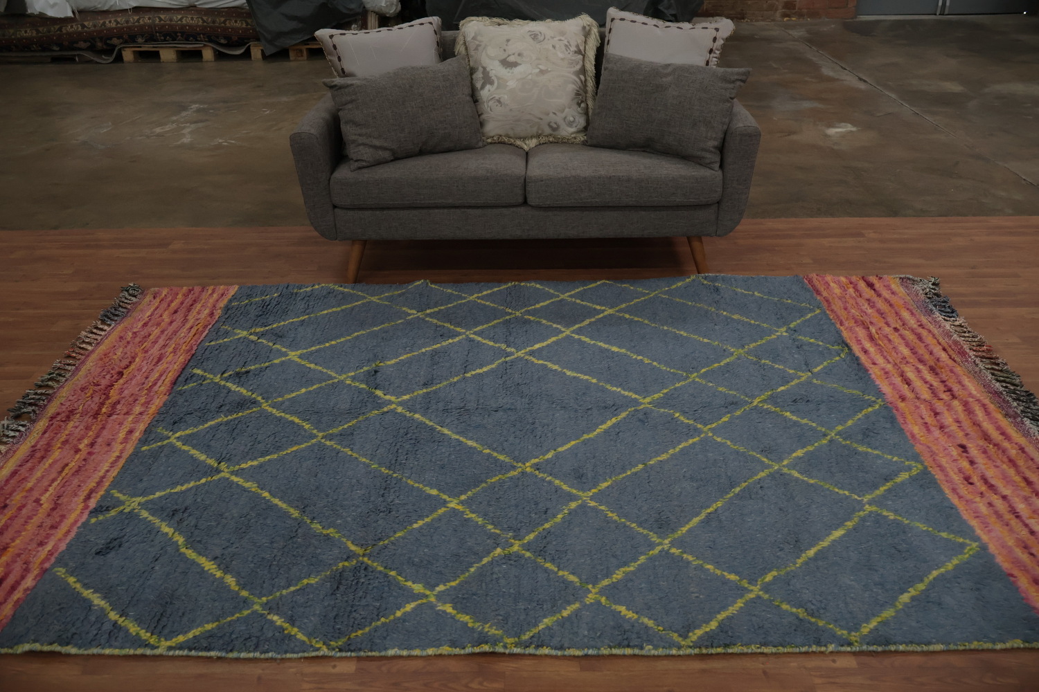 Chic Moroccan Area Rug 6x10 Contrasting Border Accents