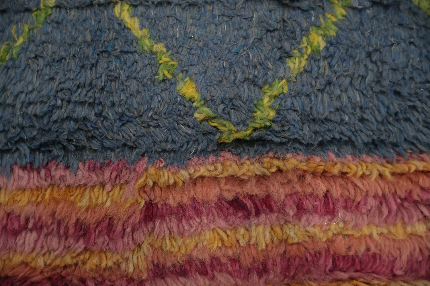 Chic Moroccan Area Rug 6x10 Contrasting Border Accents