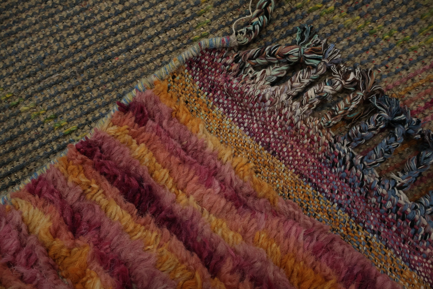 Chic Moroccan Area Rug 6x10 Contrasting Border Accents