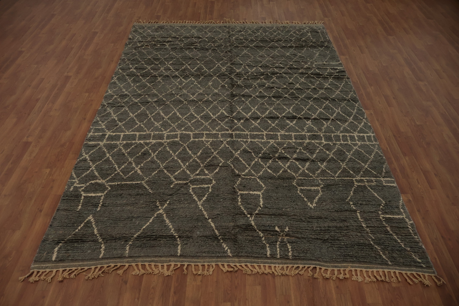 Chic Moroccan Area Rug 8x11 with Unique Geometric Motifs