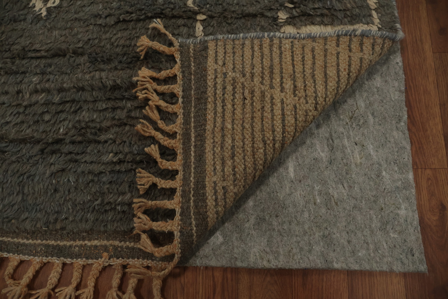 Chic Moroccan Area Rug 8x11 with Unique Geometric Motifs