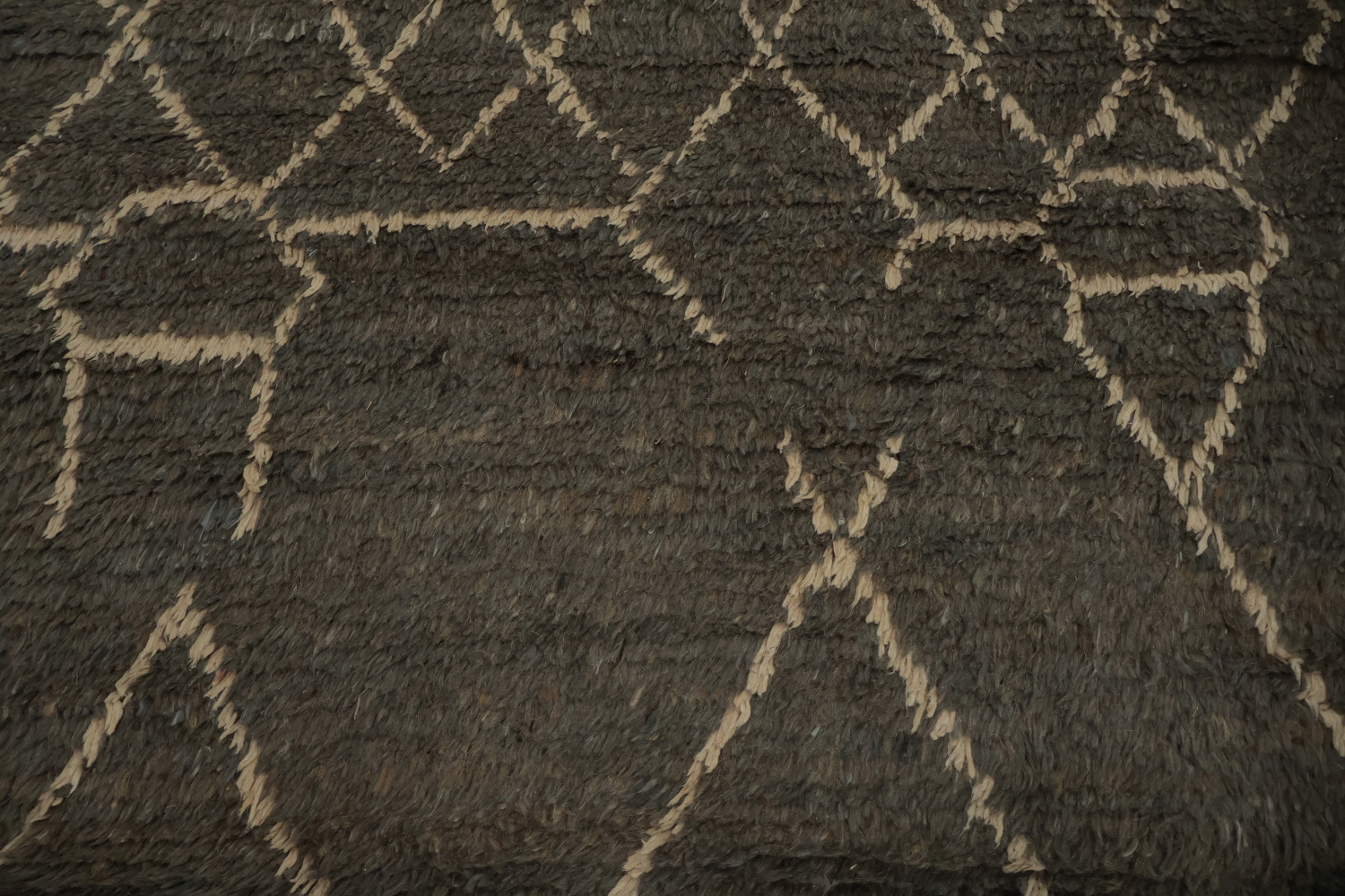 Chic Moroccan Area Rug 8x11 with Unique Geometric Motifs