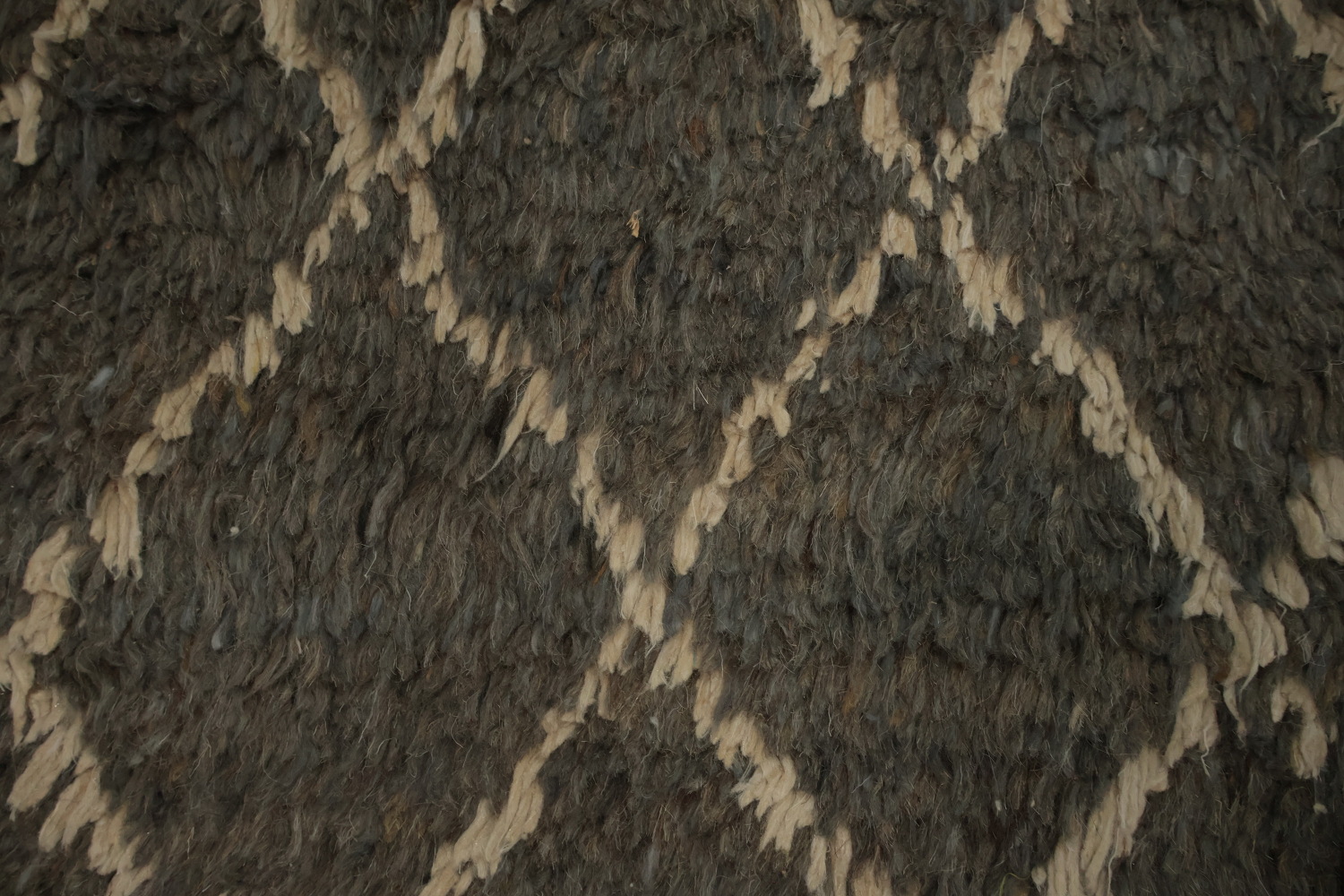 Chic Moroccan Area Rug 8x11 with Unique Geometric Motifs