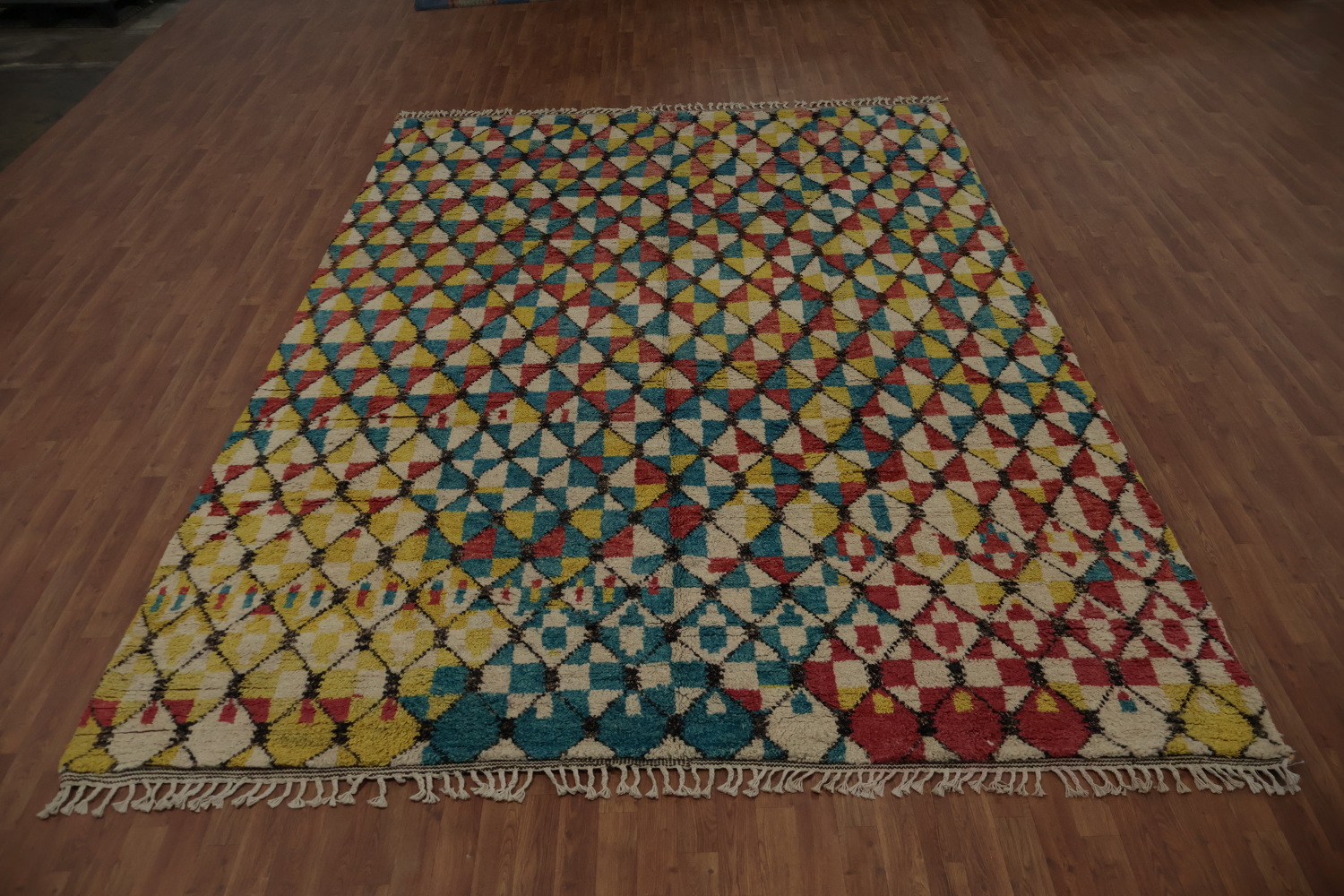 Bright Geometric Moroccan Area Rug 9x13 with Rich Diamond Forms