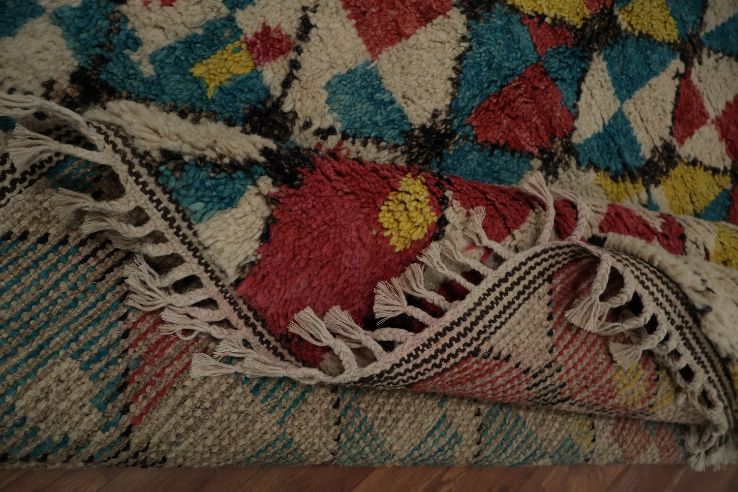 Bright Geometric Moroccan Area Rug 9x13 with Rich Diamond Forms