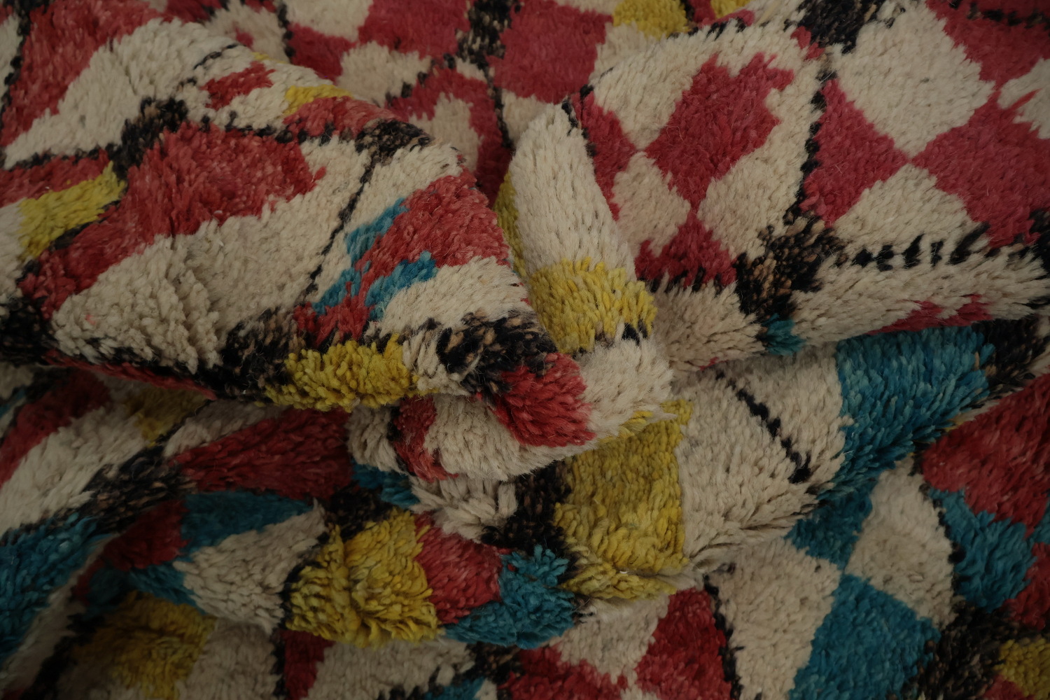 Bright Geometric Moroccan Area Rug 9x13 with Rich Diamond Forms