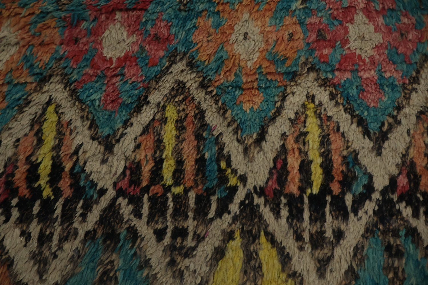 Bohemian Moroccan Area Rug 9x15 for a Modern Artistic Touch