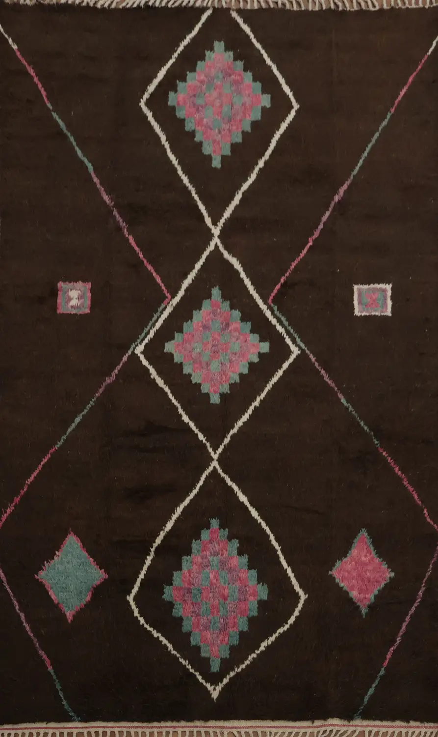 Chic Moroccan Area Rug 7x11 with Diamond Patterns