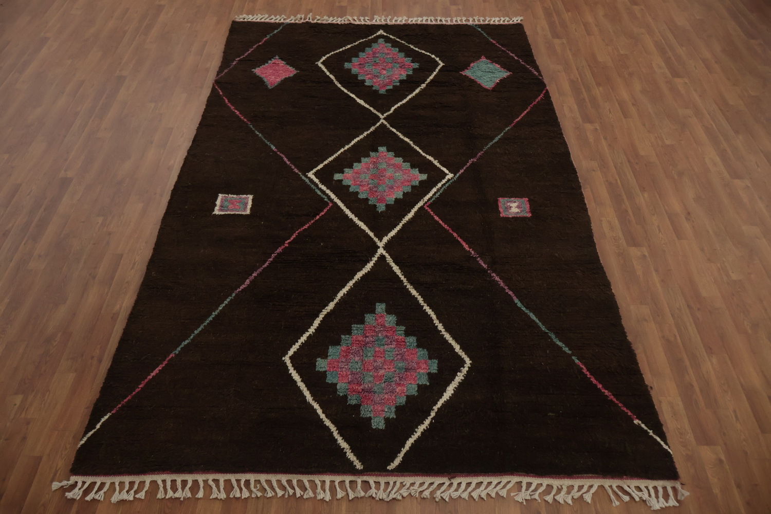 Chic Moroccan Area Rug 7x11 with Diamond Patterns