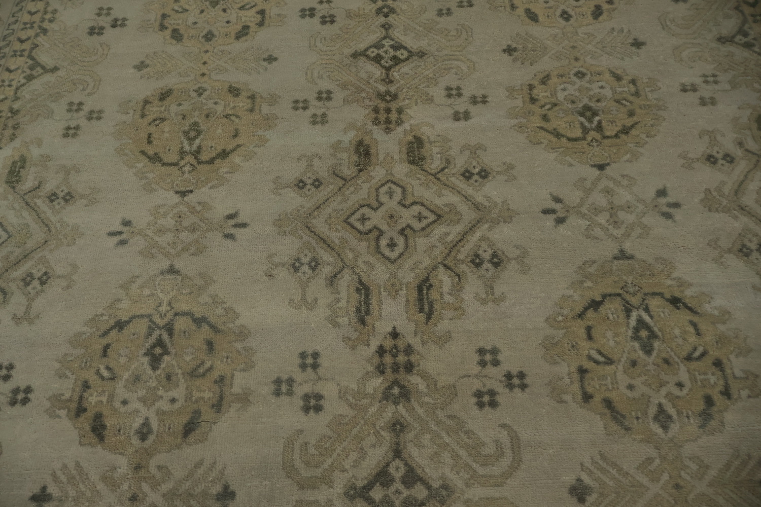 Elegant Oushak Area Rug 8x10 for a Timeless Home Aesthetic