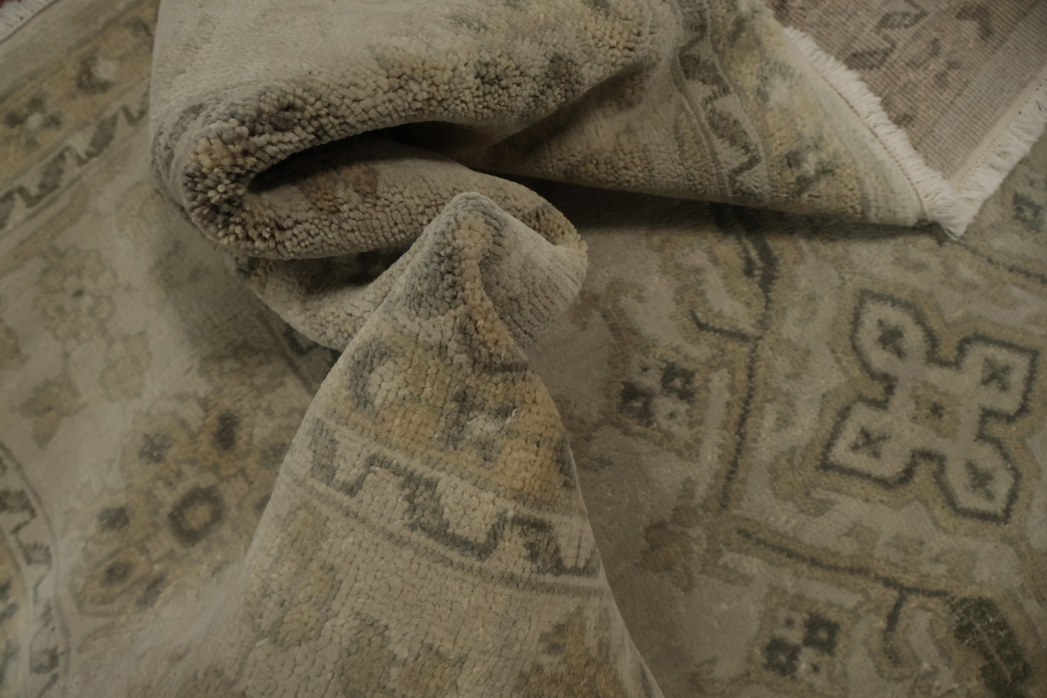 Elegant Oushak Area Rug 8x10 for a Timeless Home Aesthetic