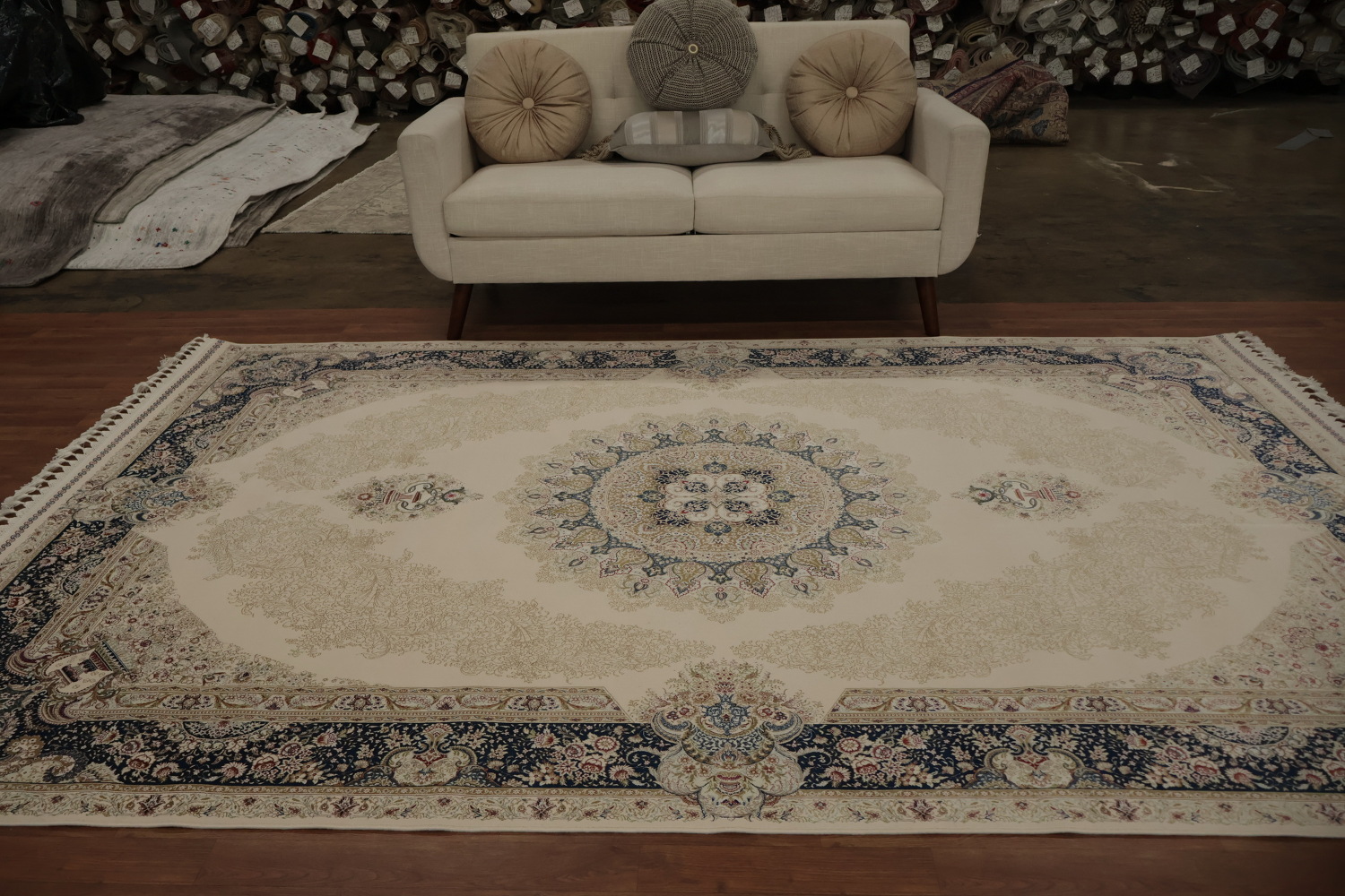 Luxury Qum Area Rug 7x10 Traditional Accents and Floral Motifs