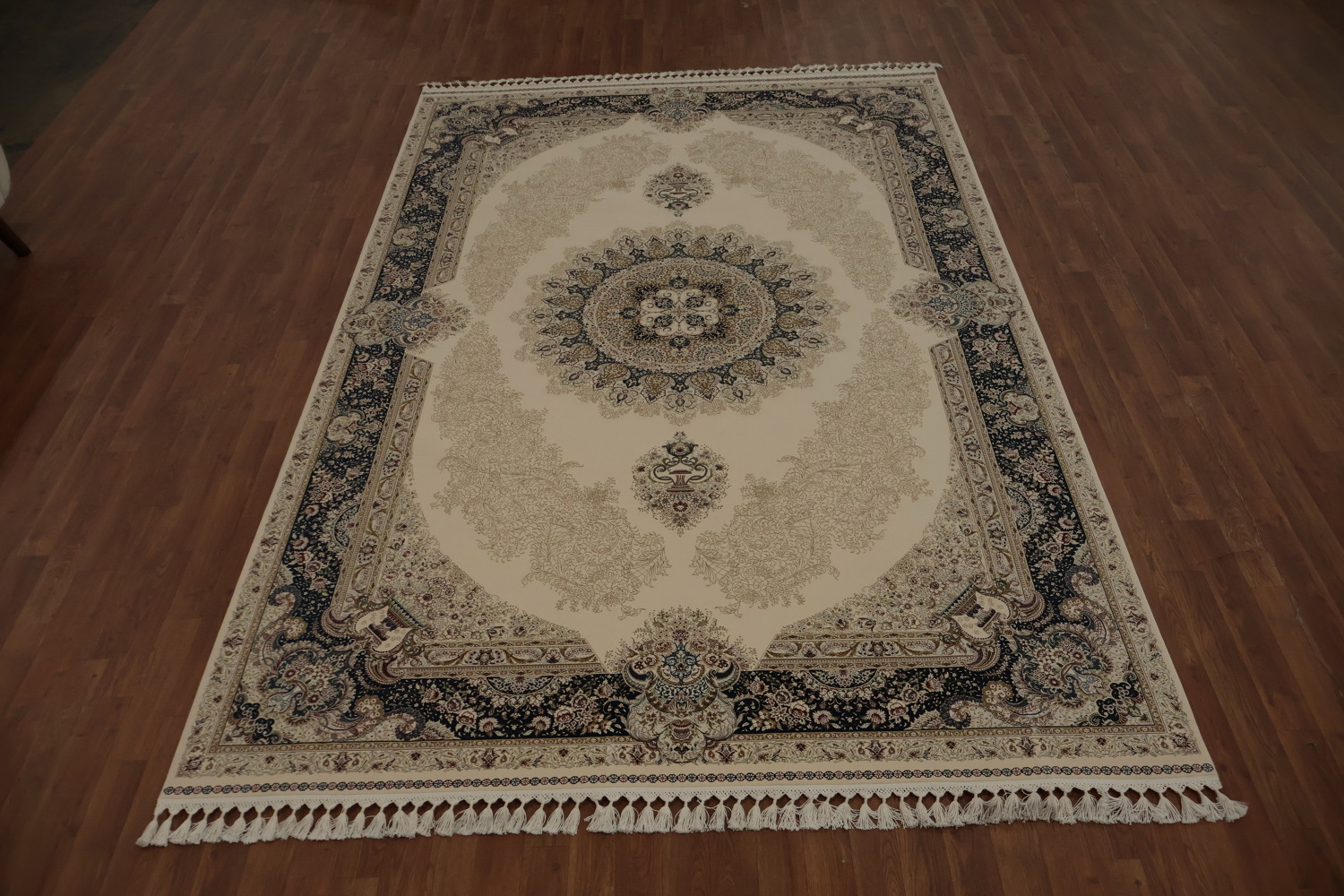 Luxury Qum Area Rug 7x10 Traditional Accents and Floral Motifs