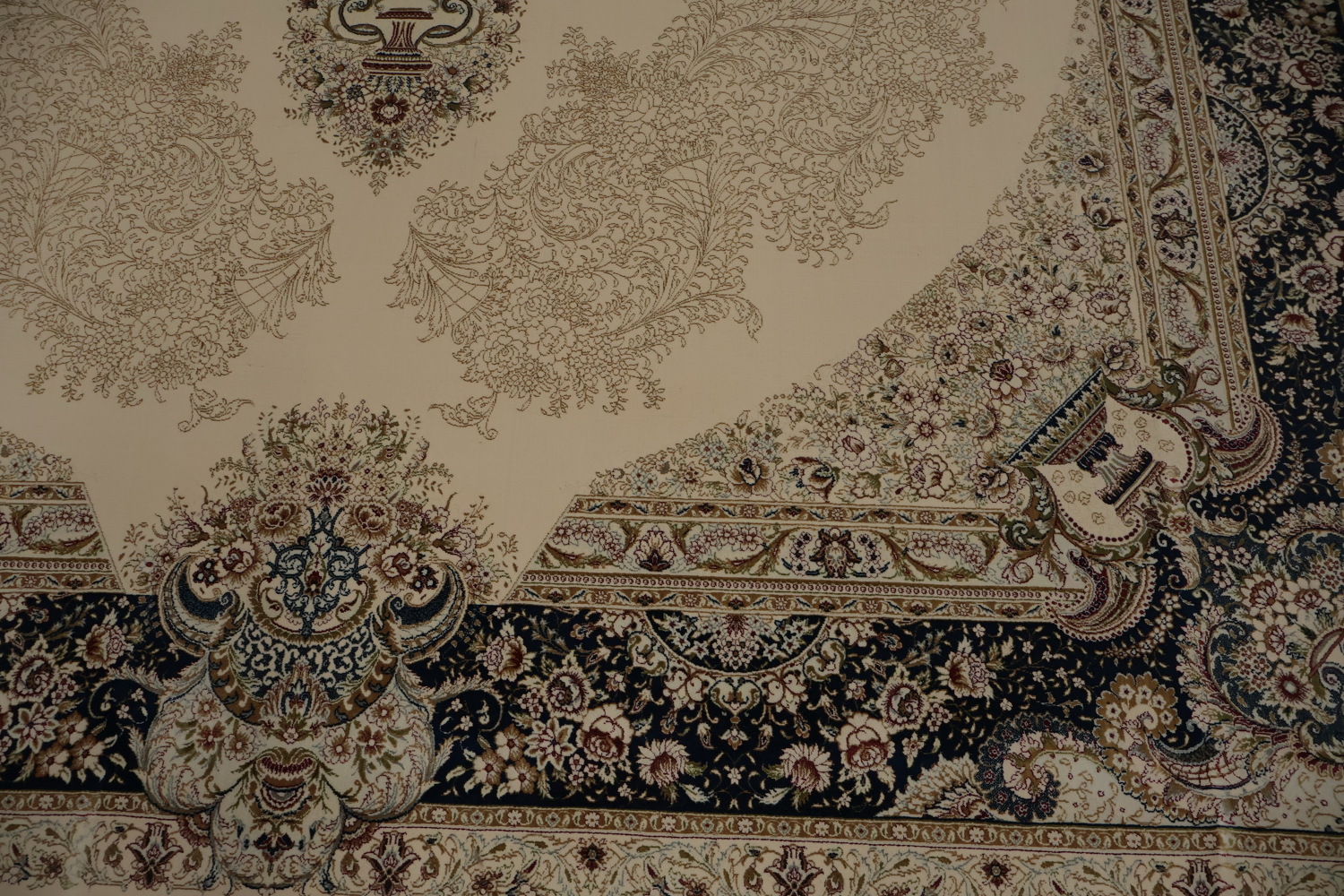 Luxury Qum Area Rug 7x10 Traditional Accents and Floral Motifs