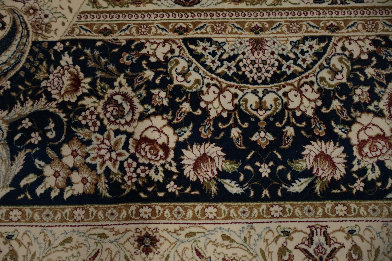 Luxury Qum Area Rug 7x10 Traditional Accents and Floral Motifs