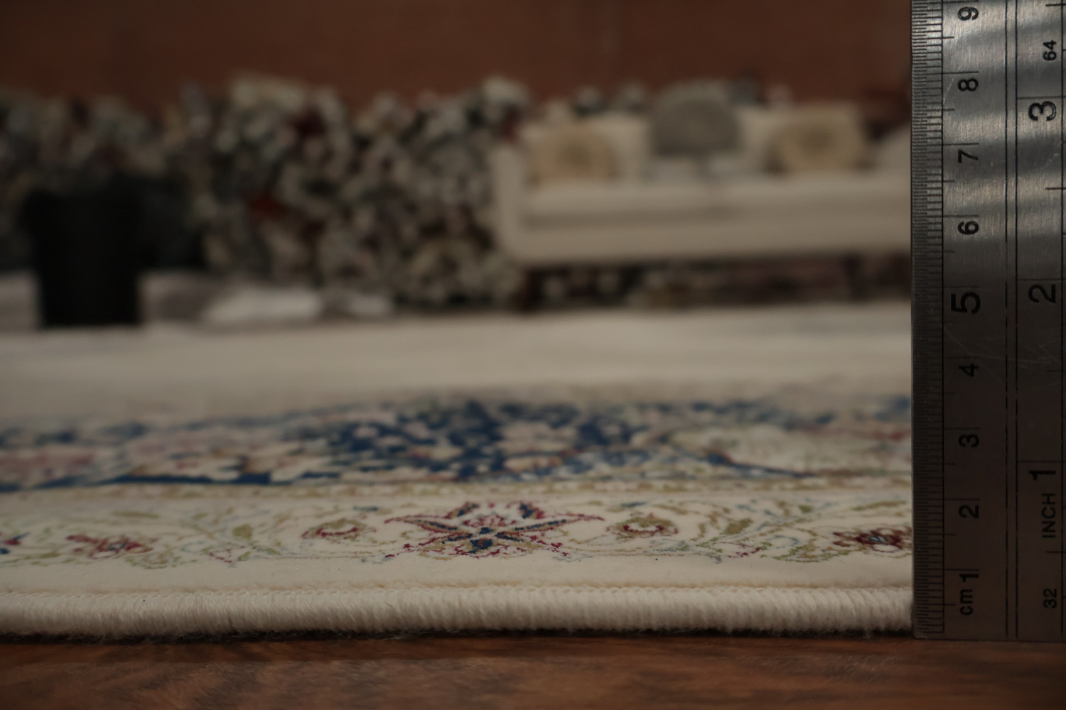 Luxury Qum Area Rug 7x10 Traditional Accents and Floral Motifs