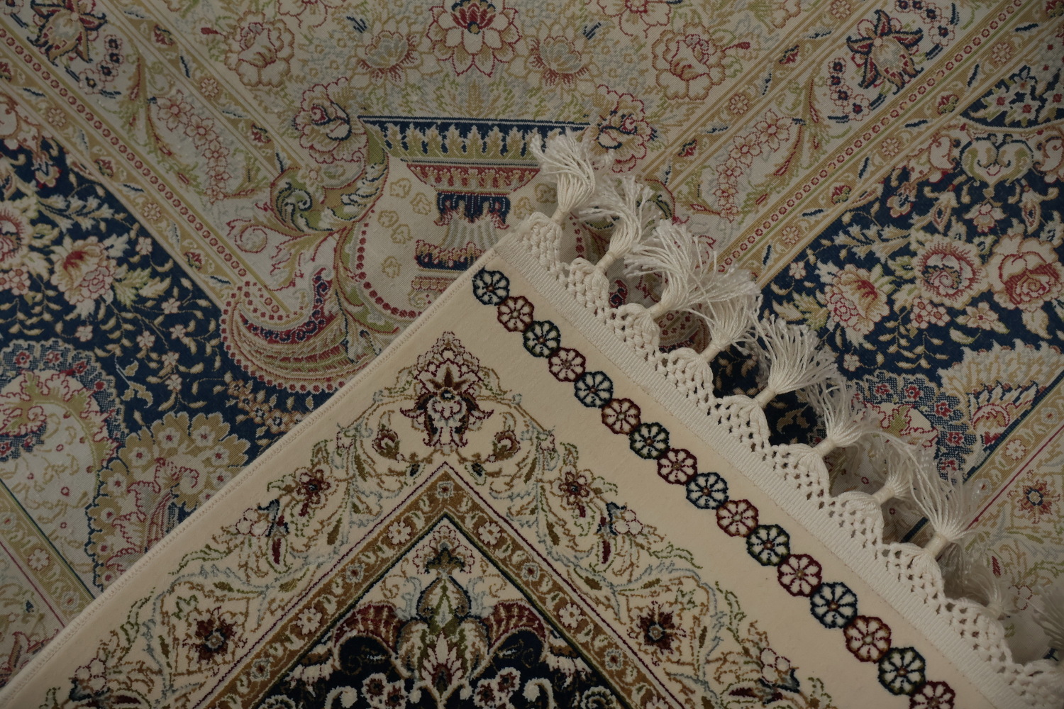Luxury Qum Area Rug 7x10 Traditional Accents and Floral Motifs
