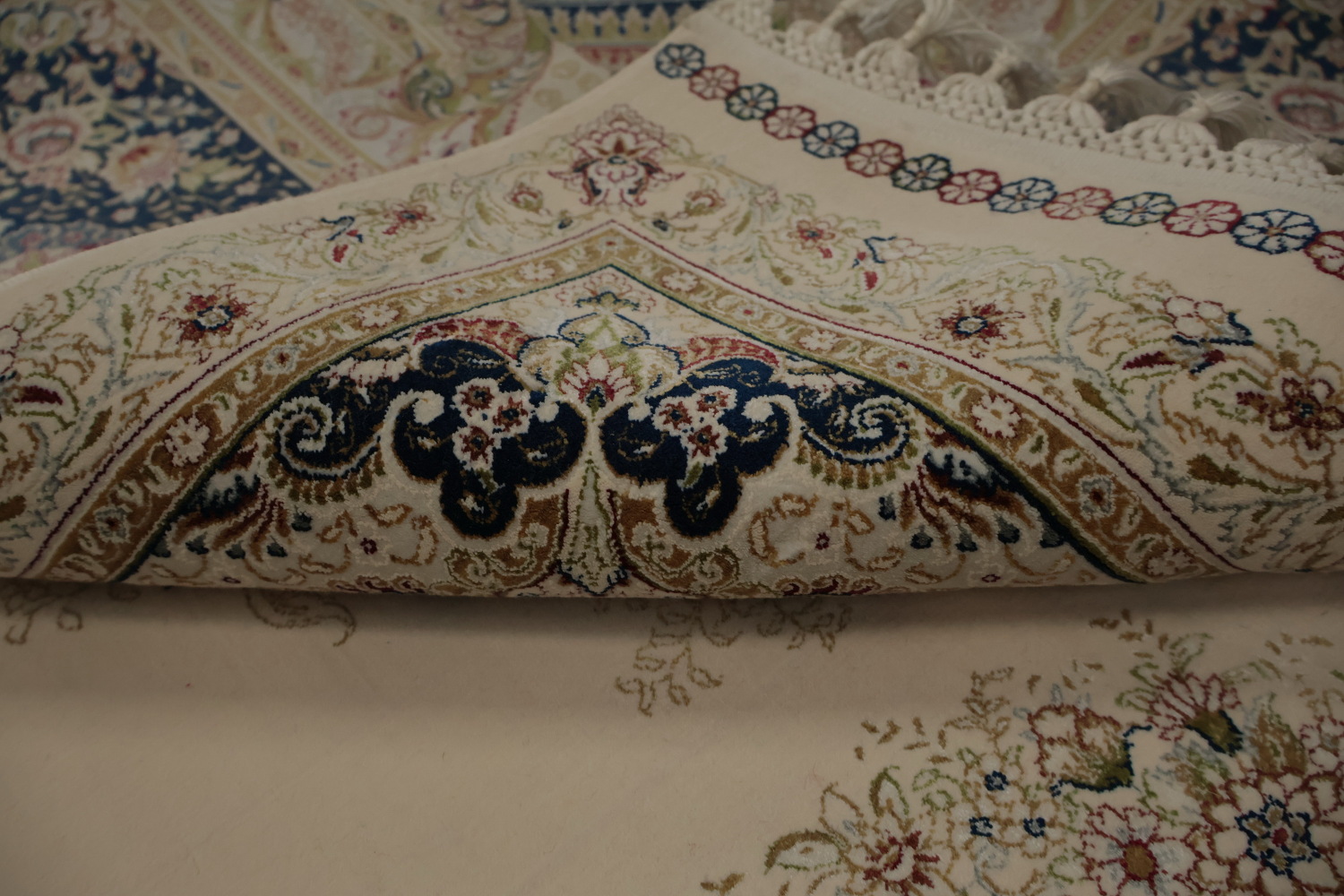 Luxury Qum Area Rug 7x10 Traditional Accents and Floral Motifs