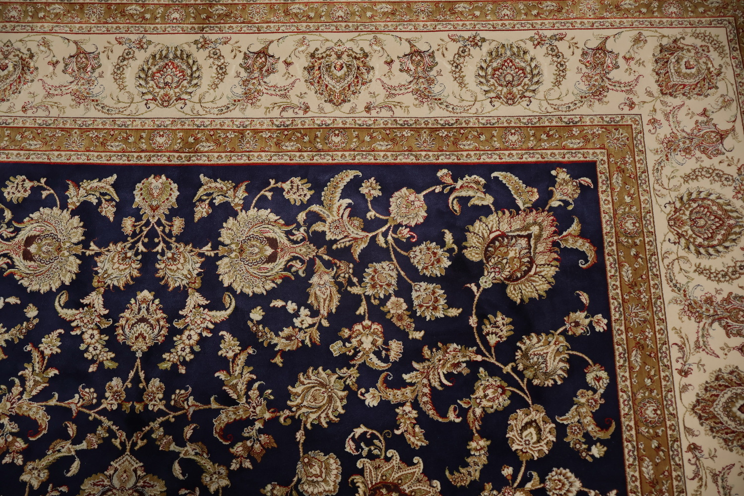 Traditional Style Qum Area Rug 7x10 Featuring Classic Floral Motifs