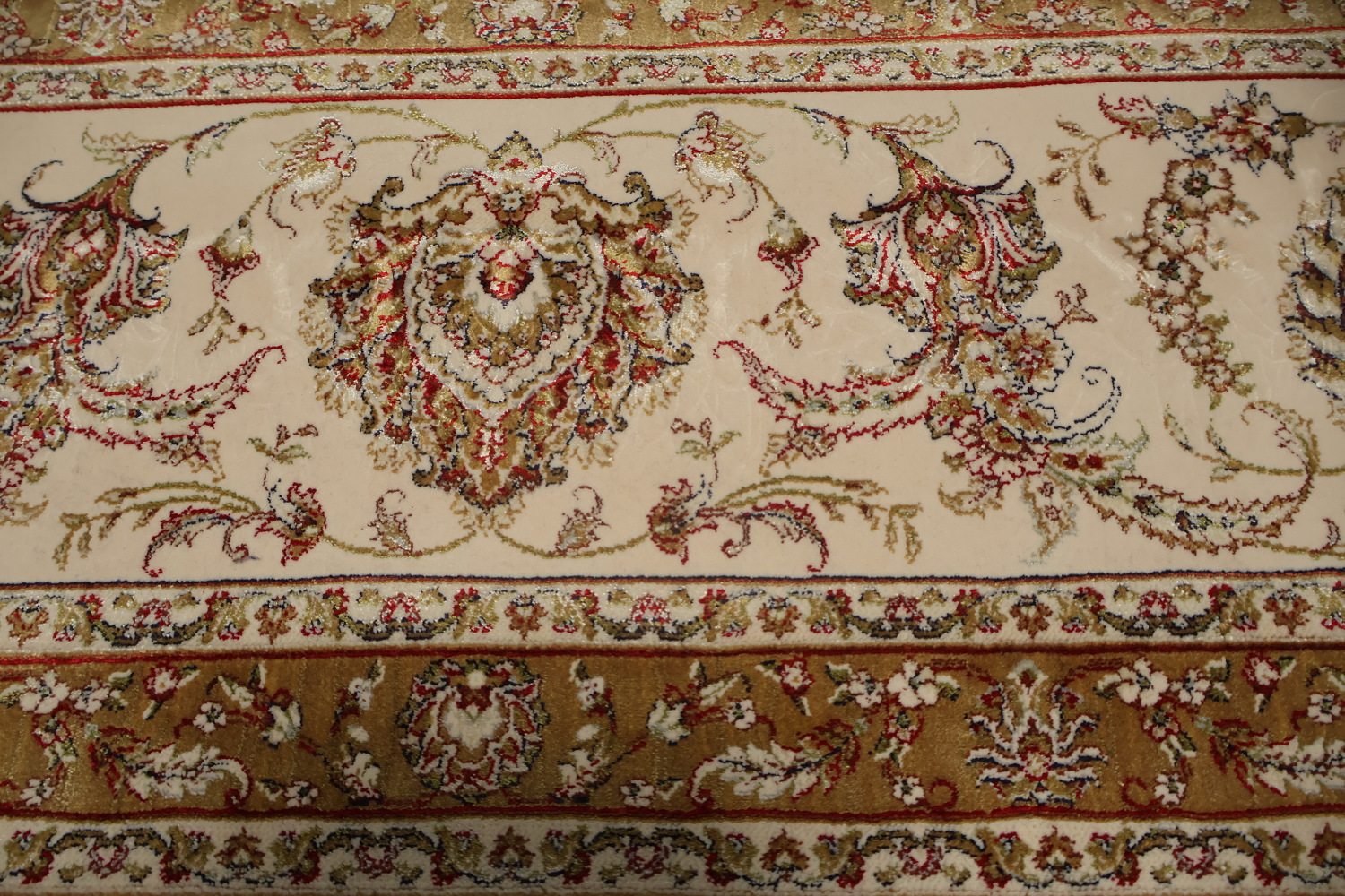 Traditional Style Qum Area Rug 7x10 Featuring Classic Floral Motifs