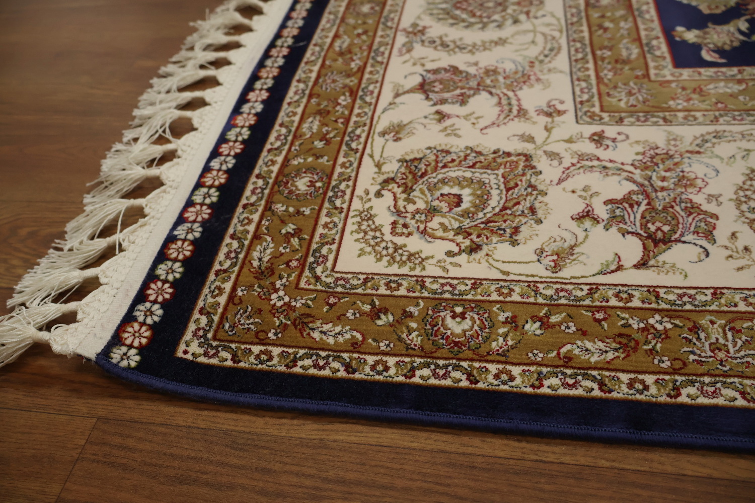 Traditional Style Qum Area Rug 7x10 Featuring Classic Floral Motifs