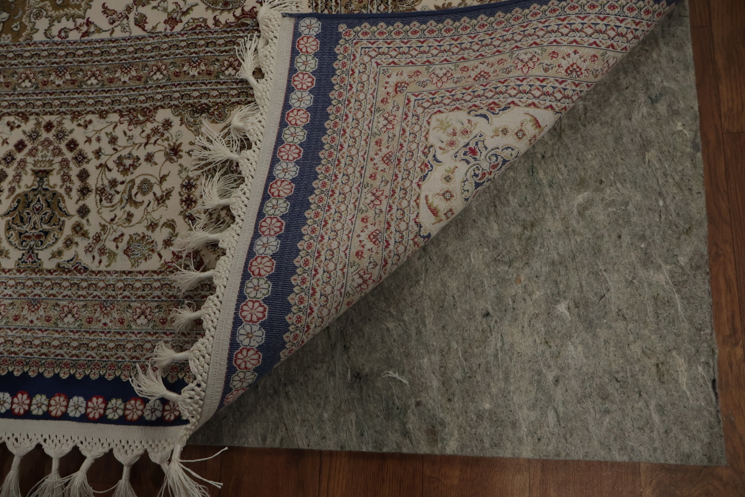 Stylish Medallion Qum Area Rug 7x10 with Delicate Floral Motifs