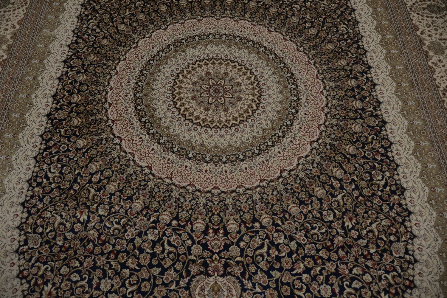 Stylish Medallion Qum Area Rug 7x10 with Delicate Floral Motifs