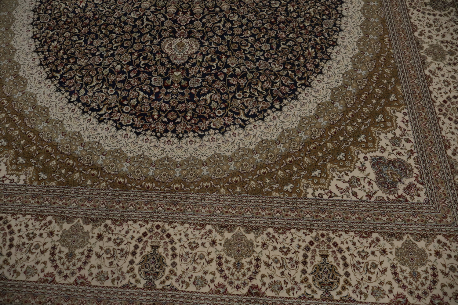 Stylish Medallion Qum Area Rug 7x10 with Delicate Floral Motifs