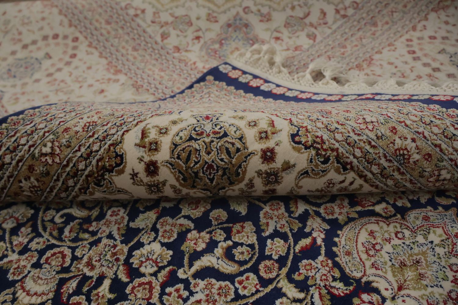 Stylish Medallion Qum Area Rug 7x10 with Delicate Floral Motifs
