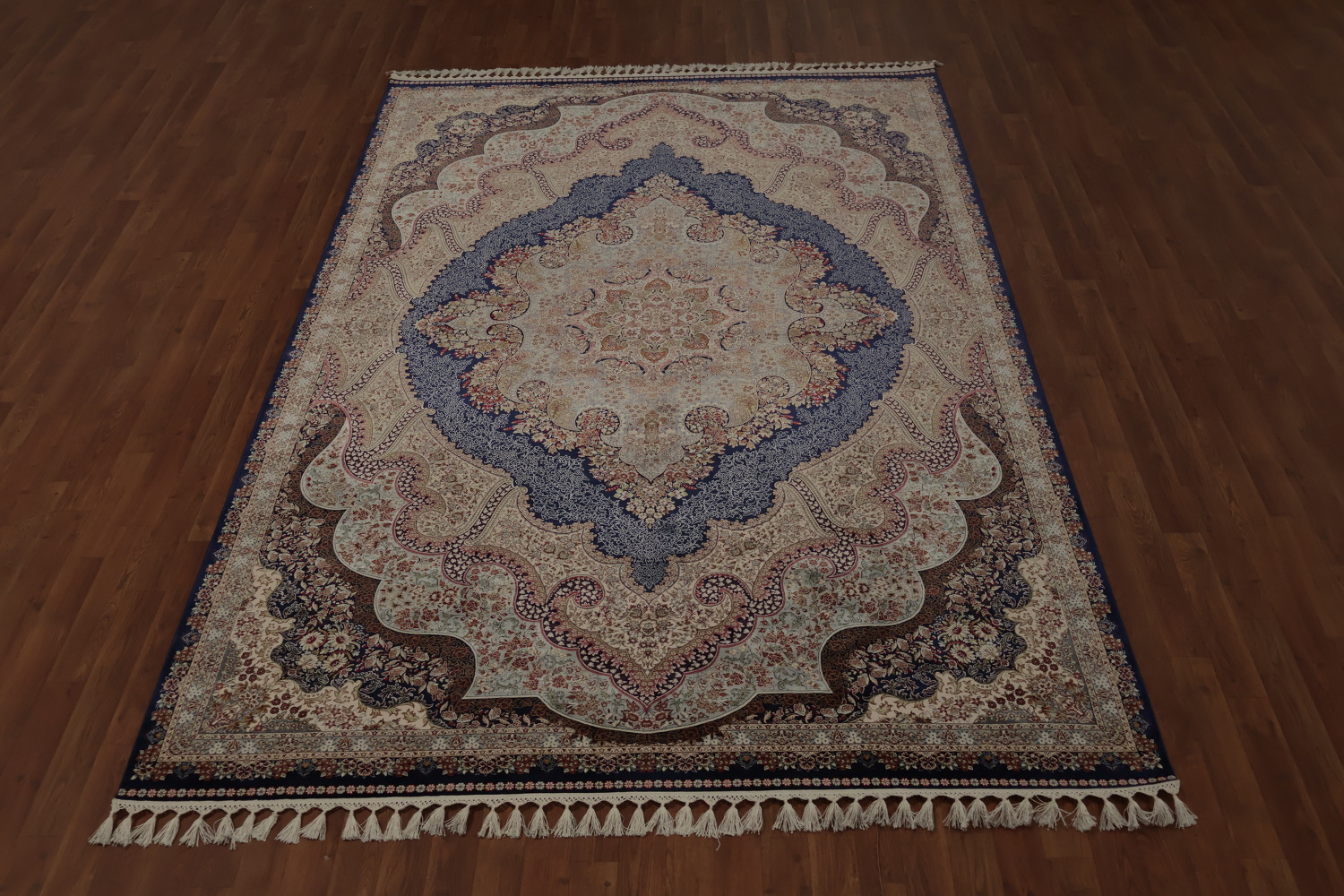Luxurious Persian Style Rug with Intricate Medallion Design 7x10