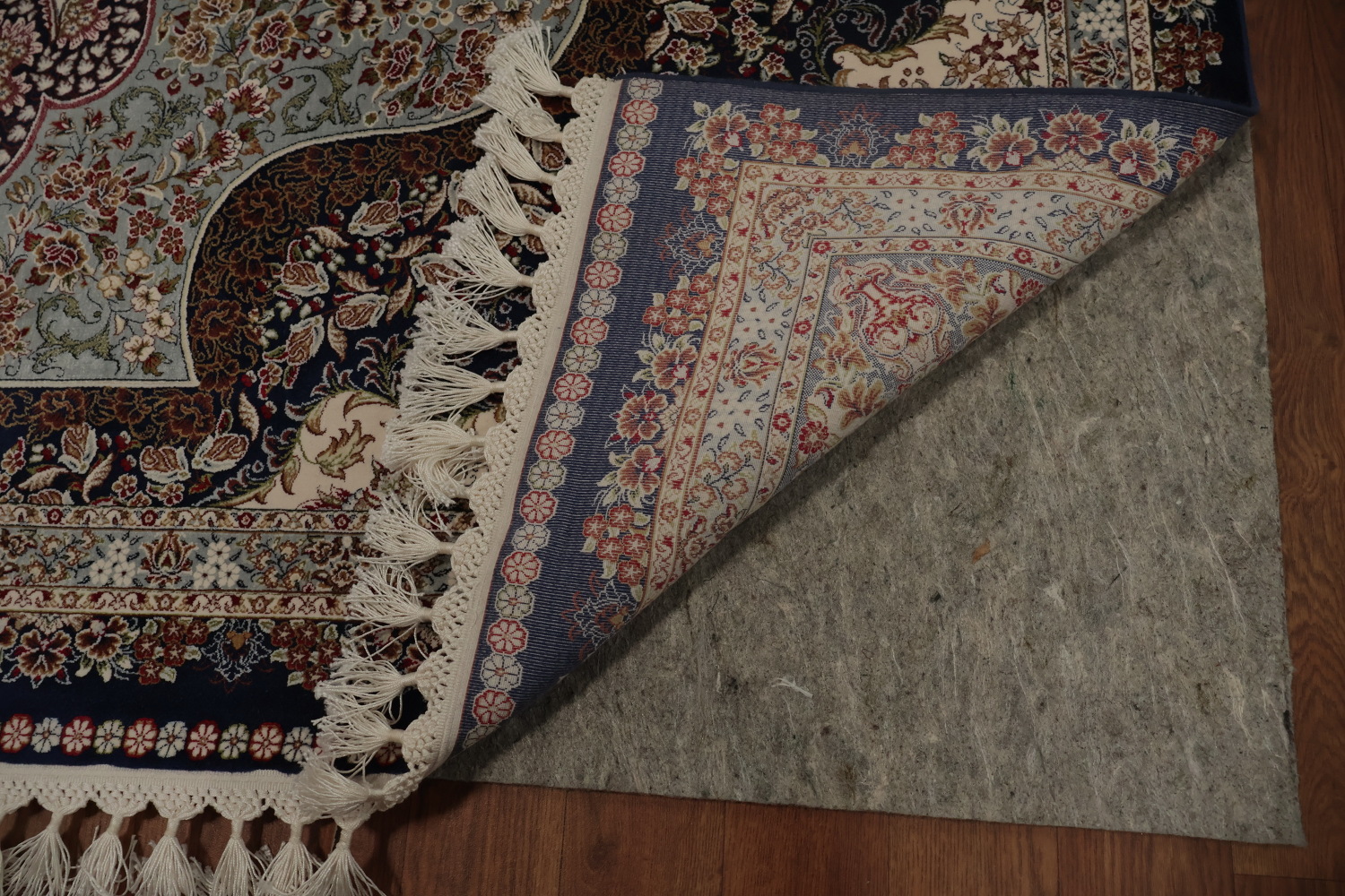 Luxurious Persian Style Rug with Intricate Medallion Design 7x10